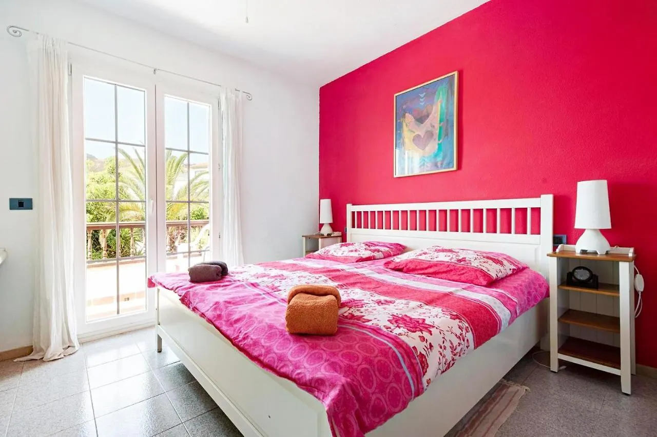 Kontakte von Casa Sarita - Farbenfrohes Ferienhaus