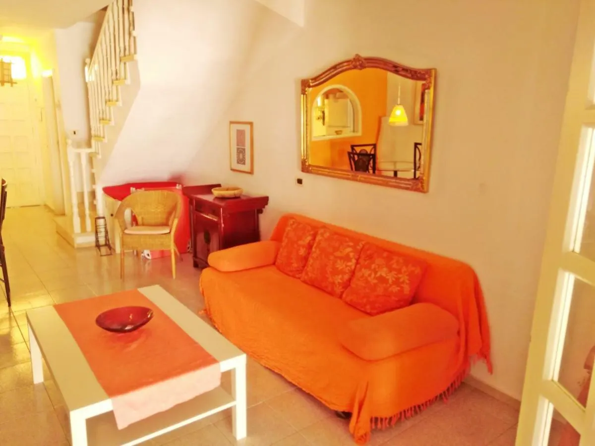 Casa Sarita - Farbenfrohes Ferienhaus Chayofa 0*,